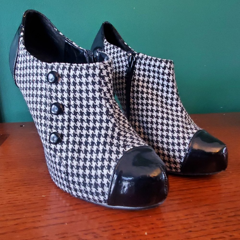 Bumper Womens houndstooth heels